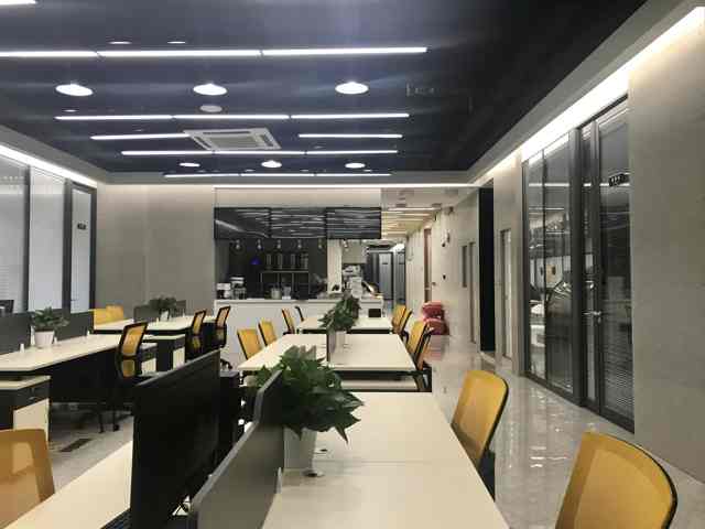 深圳玻璃隔断 现代办公空间的通透之选